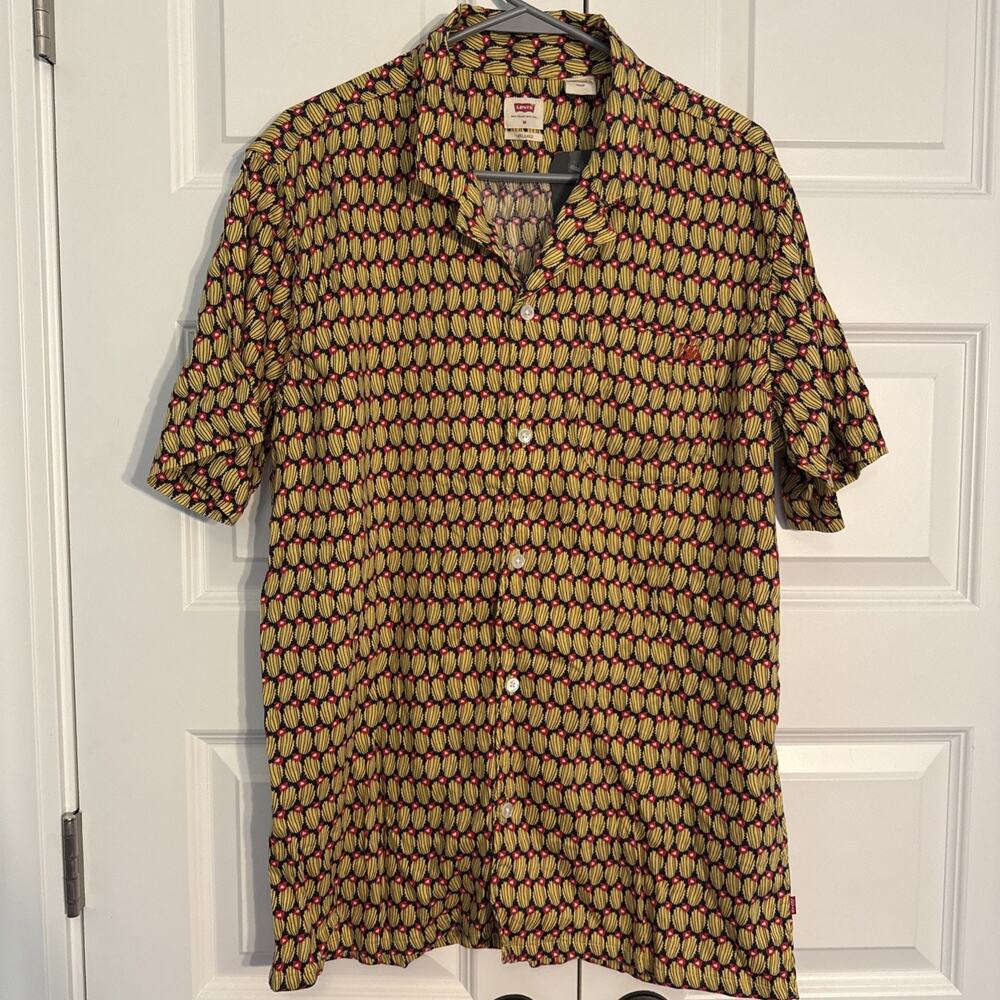 NWT Levi's Button Front Shirt Men's Size M Yellow Cactus Print Hawaiian Casual A